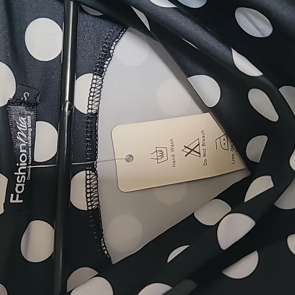 Beautiful Dress - Picture 4 of 5